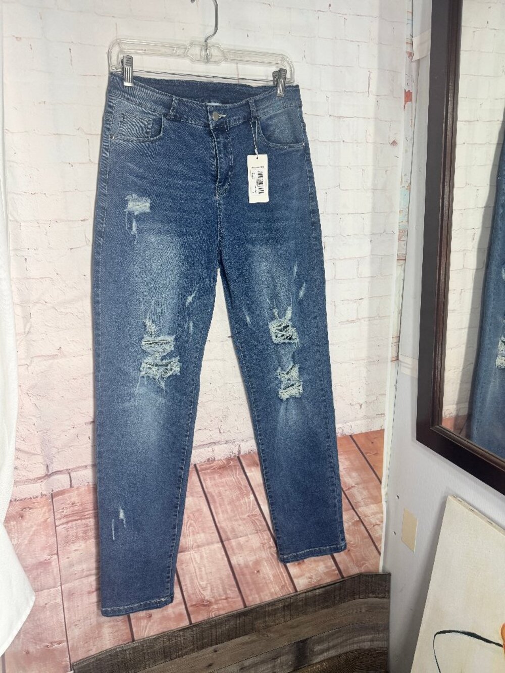 Woman's wash distressed blue jeans
